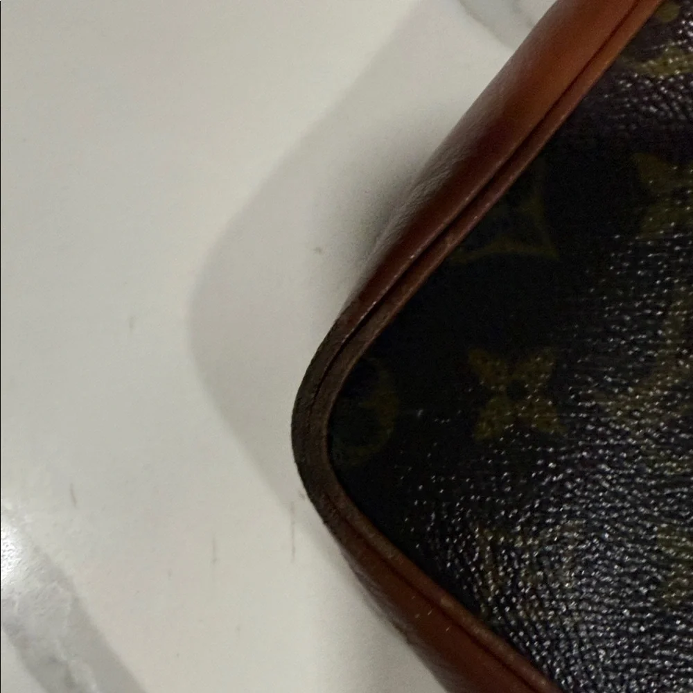 Louis Vuitton Brown Monogram Clutch - Picture 9 of 16